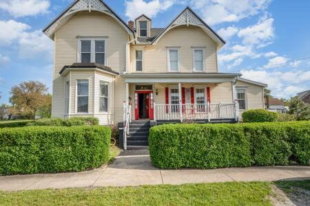 Spacious Upstairs 1Bed- Walking Distance To Beach Outlet Mall Michigan Stadt Exterior foto